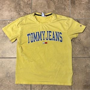 Vintage Women’s Tommy Jeans T-Shirt Medium Yellow Embroidered Flag